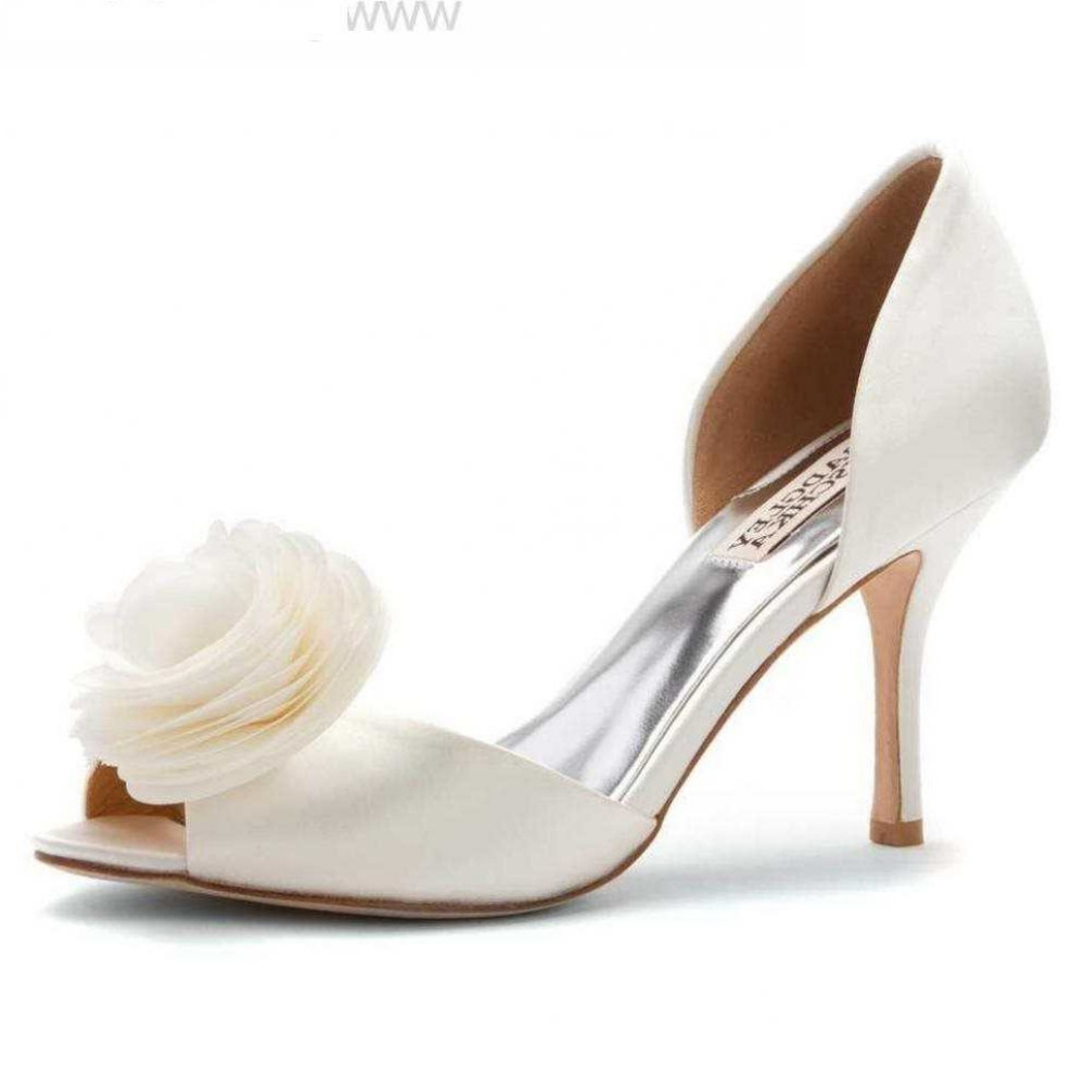 NWT Badgley Mischka Thora White Satin Pump